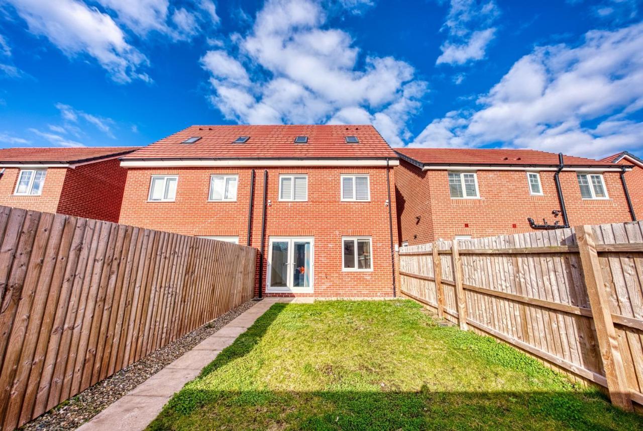 Modern 4 Bedroom 2 Bath House With Parking, Tyseley, Birmingham By 360Stays Exteriör bild